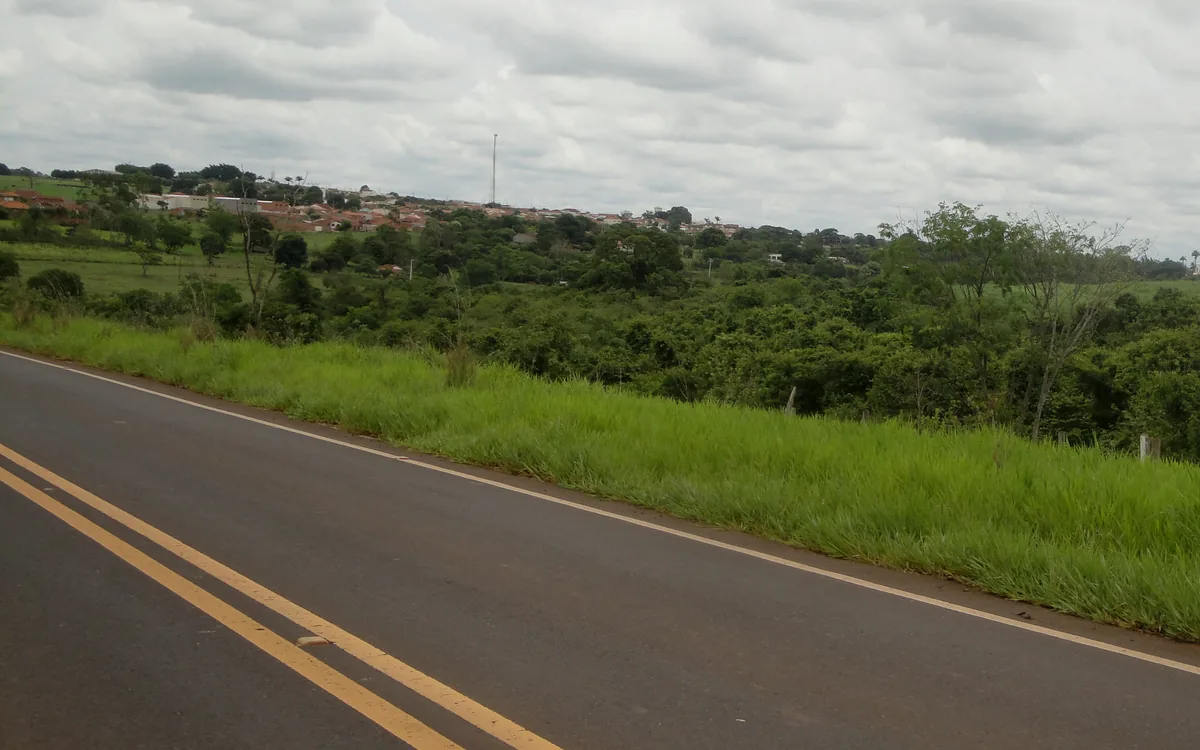 Vista de Uchoa, SP, a partir da rodovia que liga a cidade a Tabapuã